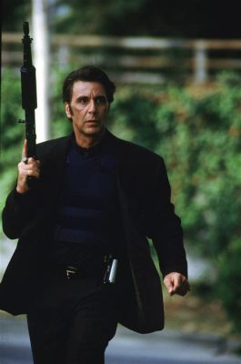 Heat! Un film poliziesco mozzafiato con Al Pacino e Robert De Niro che si affrontano in un gioco del gatto e del topo.